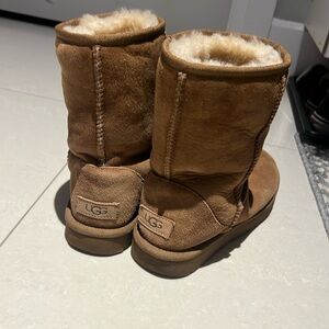 UGG BOOTS SIZE 7